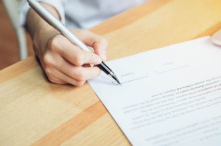 Papers in the Digital Age: Can You Sign Them Electronically – And Do You Have To?